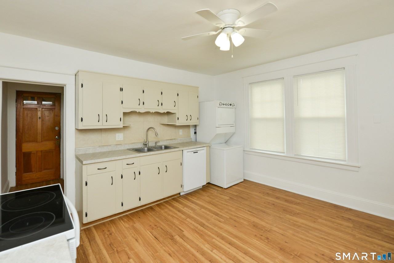 390 Clinton St - Photo 3 of 26
