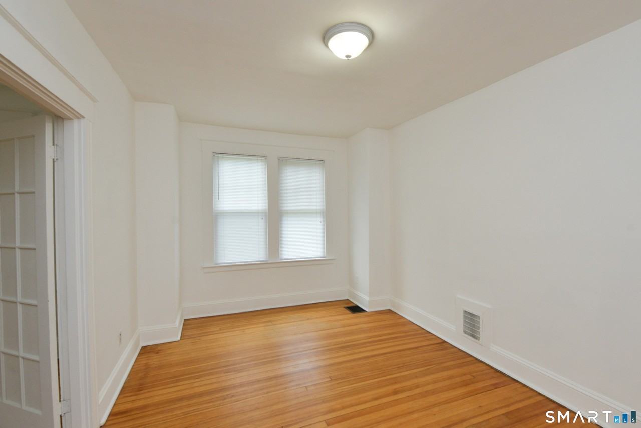 390 Clinton St - Photo 7 of 26