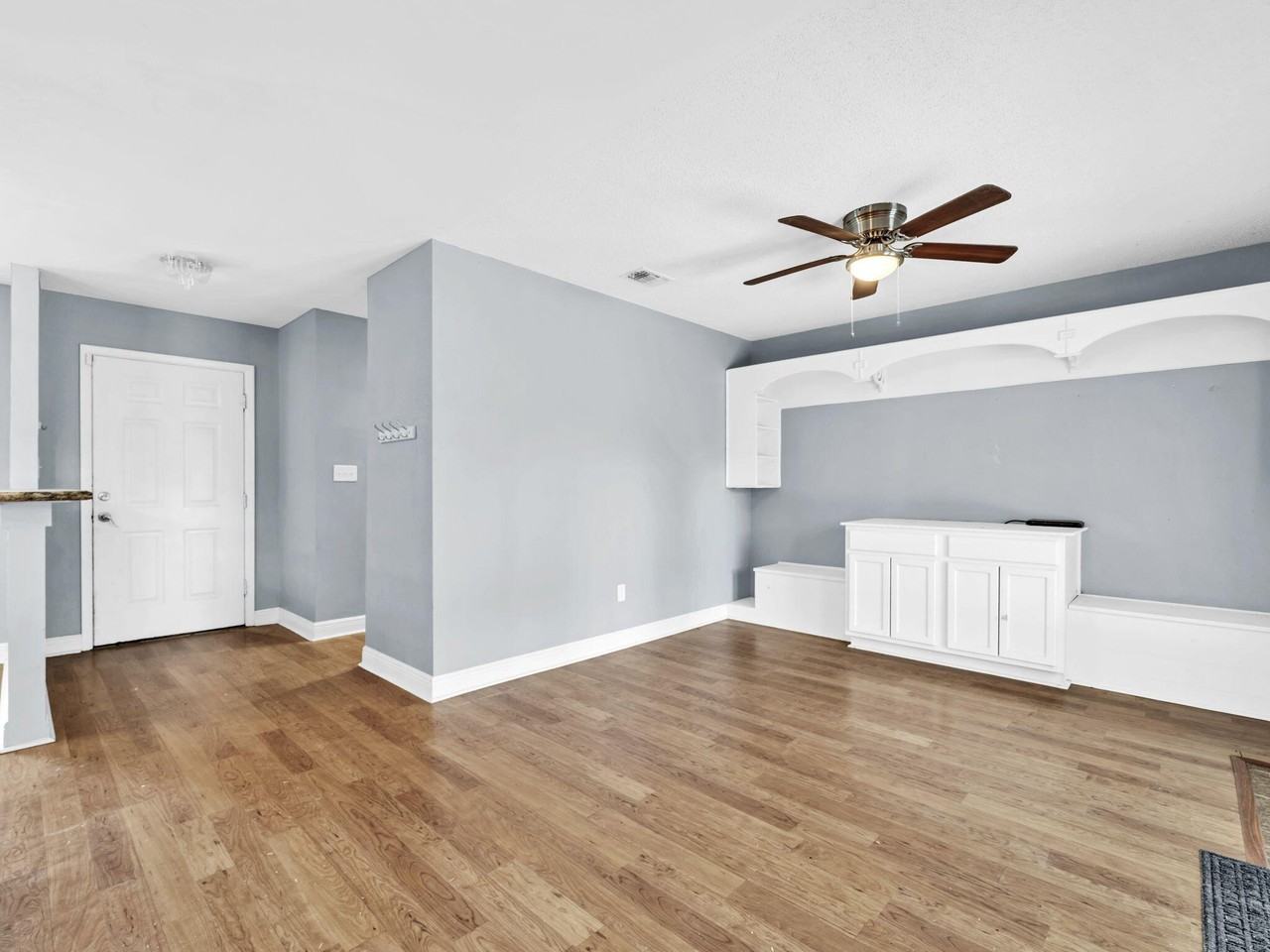 627 Ferretti Ave - Photo 5 of 34