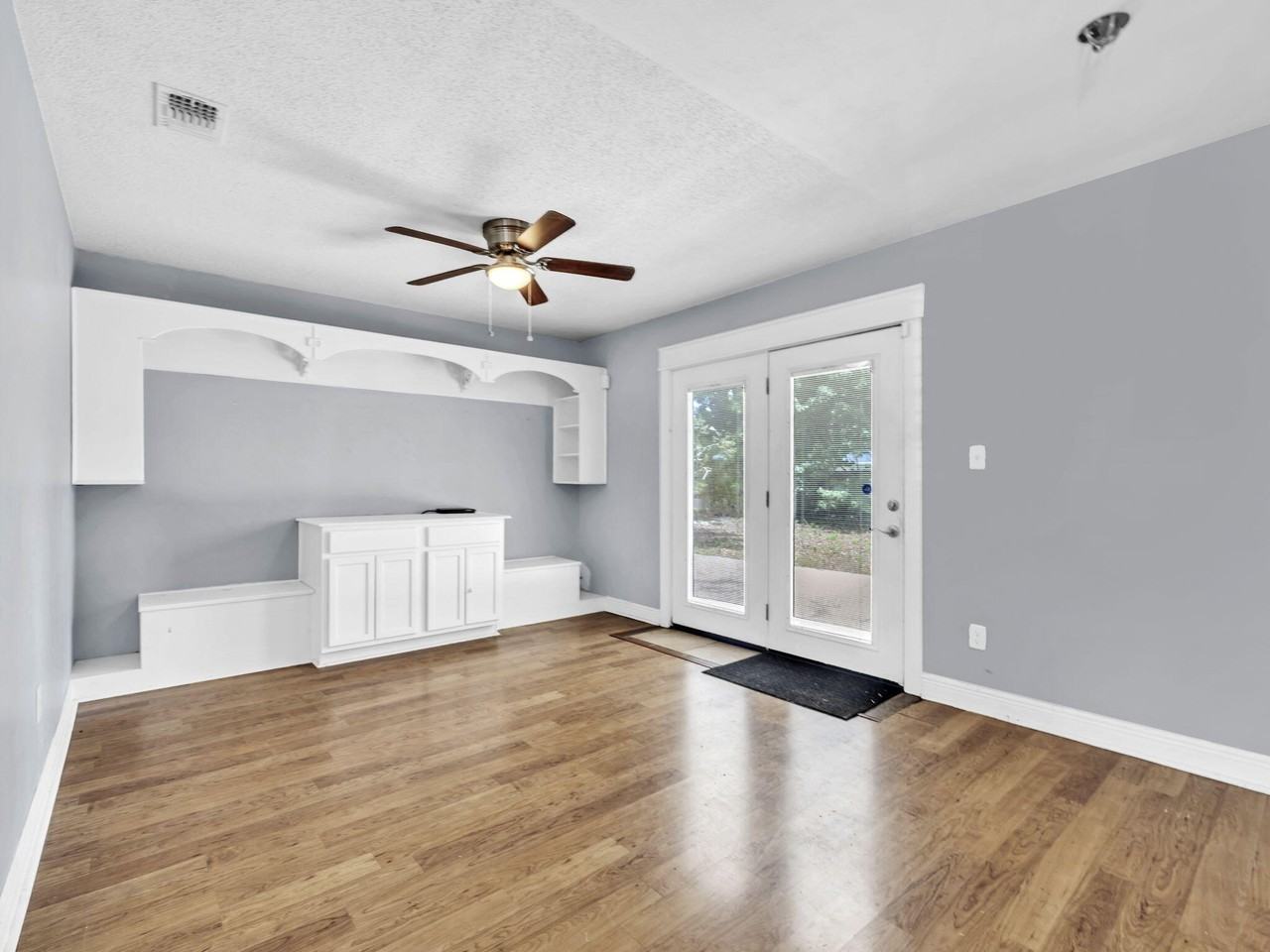 627 Ferretti Ave - Photo 7 of 34