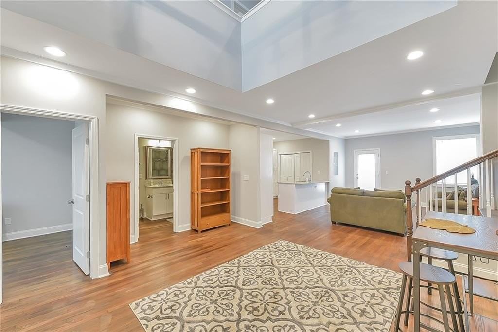 1378 Lakewood Ave Se - Photo 4 of 19