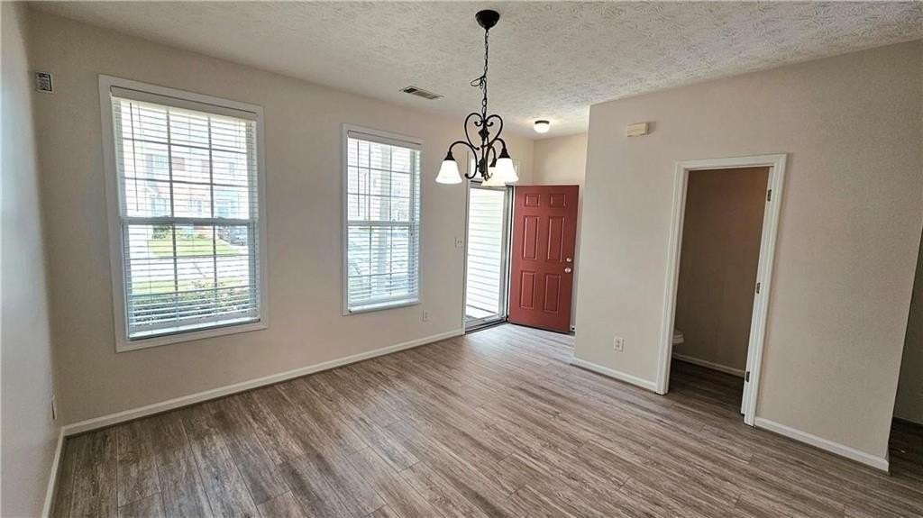 3060 Kentmere Dr - Photo 2 of 23