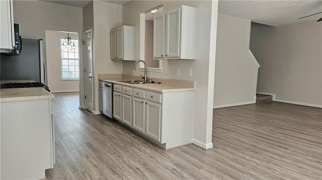 3060 Kentmere Dr - Photo 4 of 23