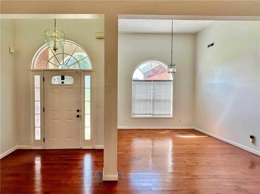 1815 Jeffery Ct - Photo 3 of 15