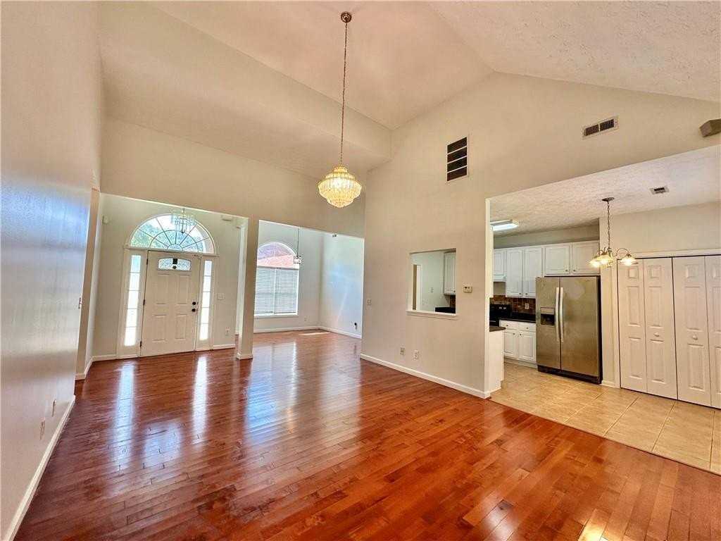1815 Jeffery Ct - Photo 6 of 15