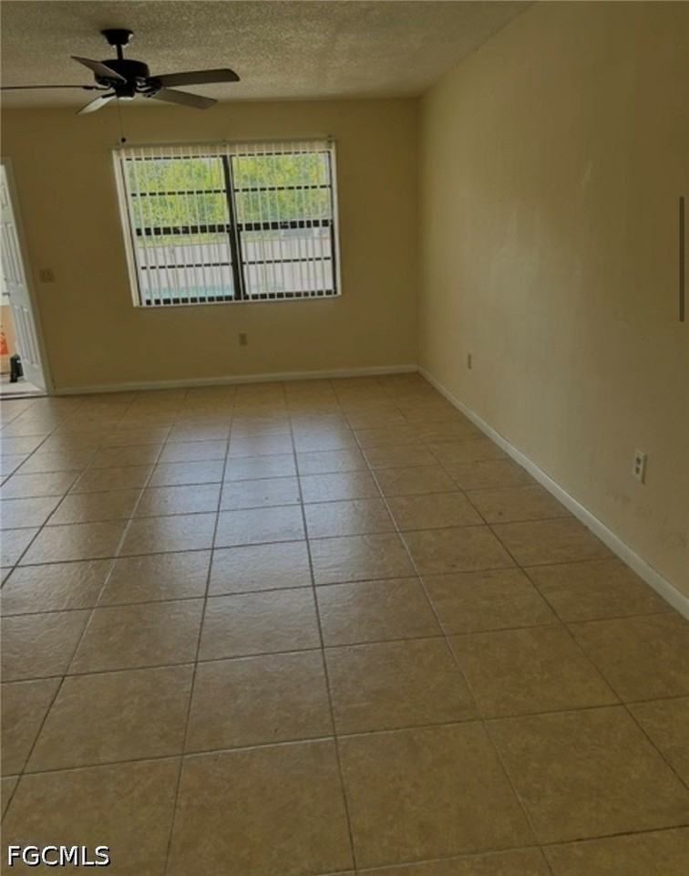 919 Se 8th Ter #5 - Photo 3 of 12
