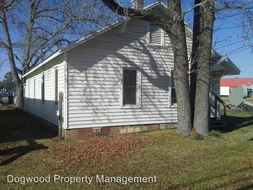 921 N Road St - Photo 2 of 15