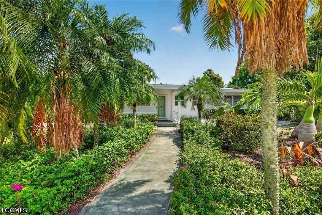 1331 Almeria Ave - Photo 4 of 37