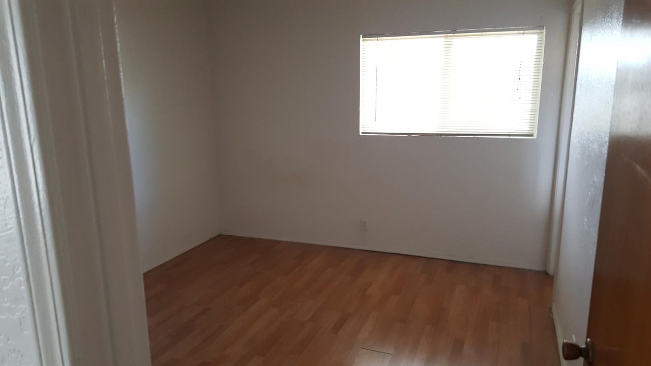 844 Chelwood Park Blvd Ne #11 - Photo 4 of 5