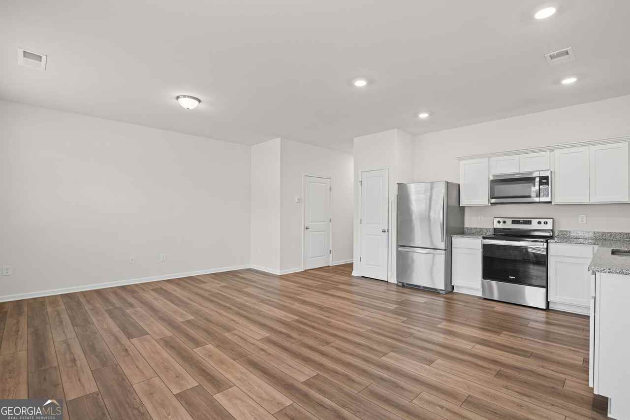 423 Union Station St - Photo 5 of 29