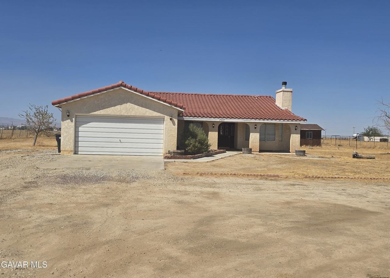 7057 W Avenue H - Photo 3 of 49