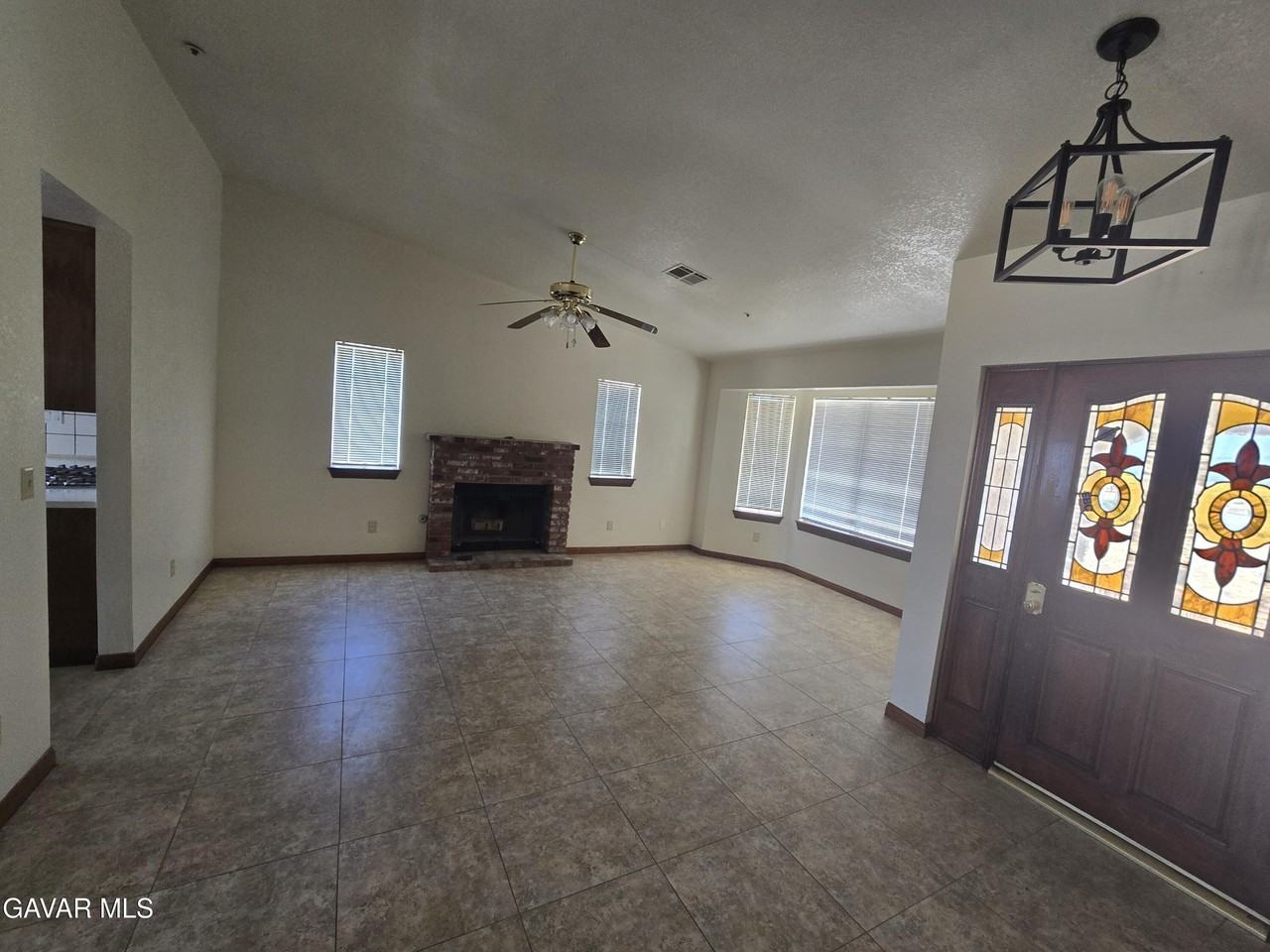 7057 W Avenue H - Photo 4 of 49