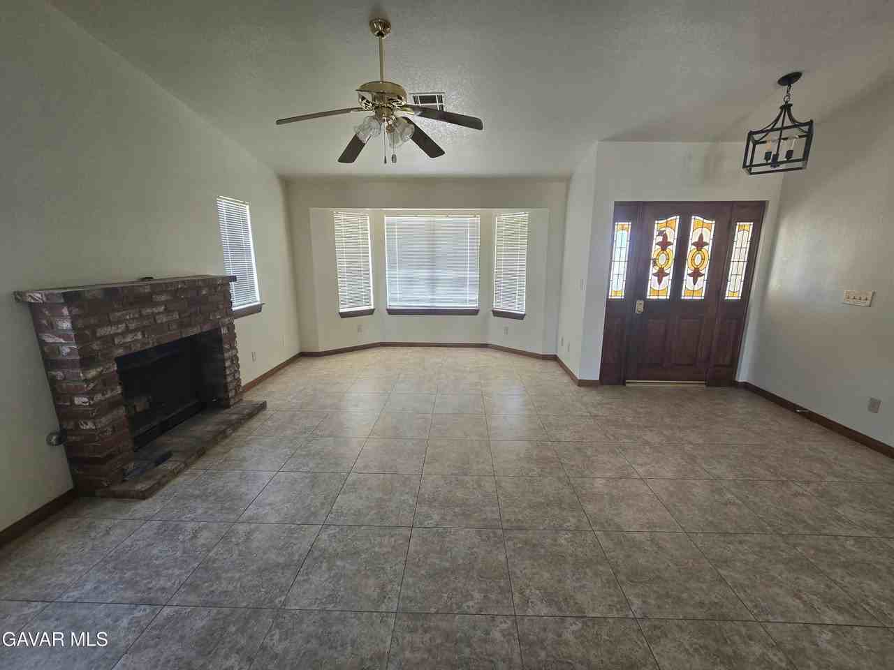 7057 W Avenue H - Photo 5 of 49