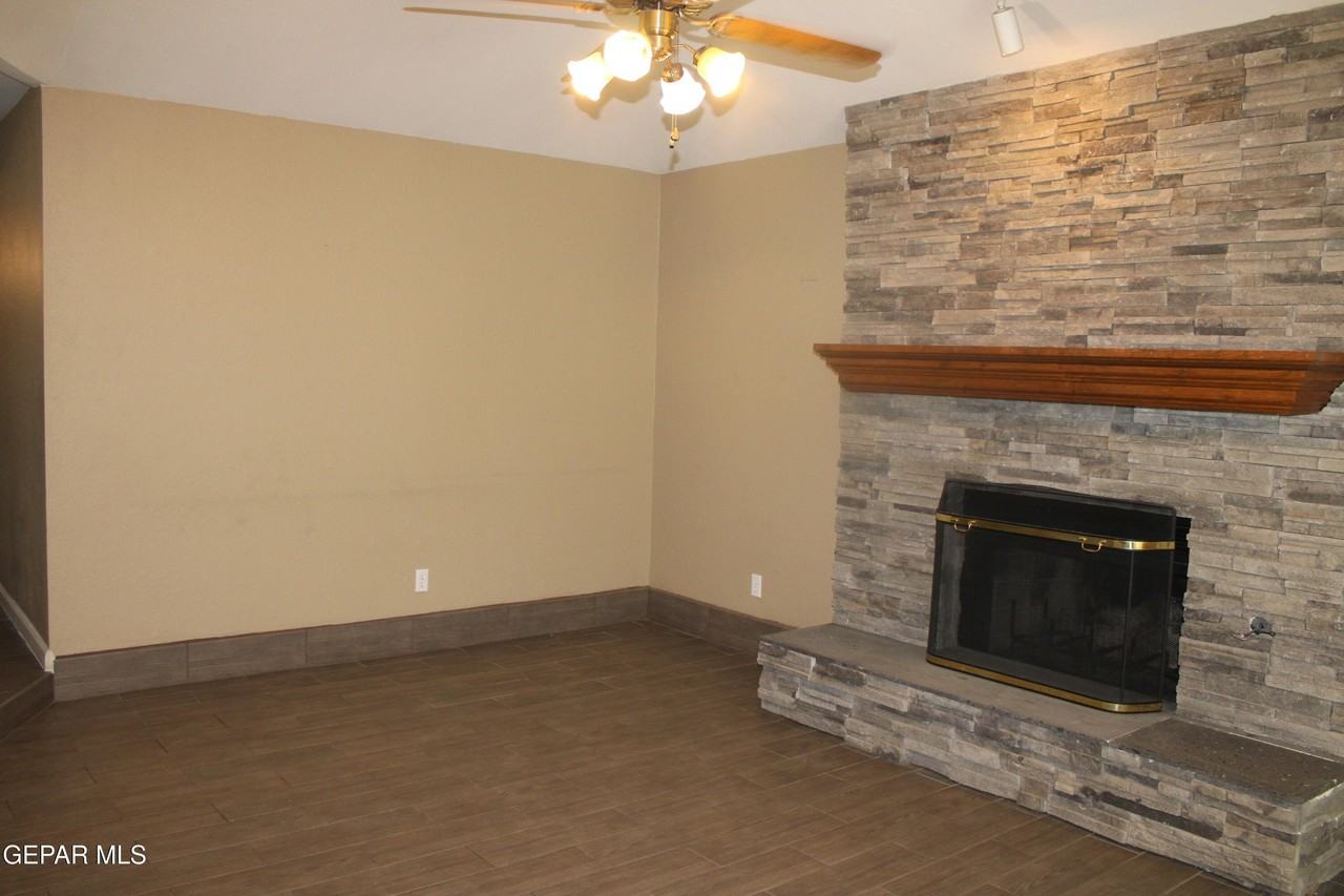 3145 Red Sails Dr - Photo 4 of 26
