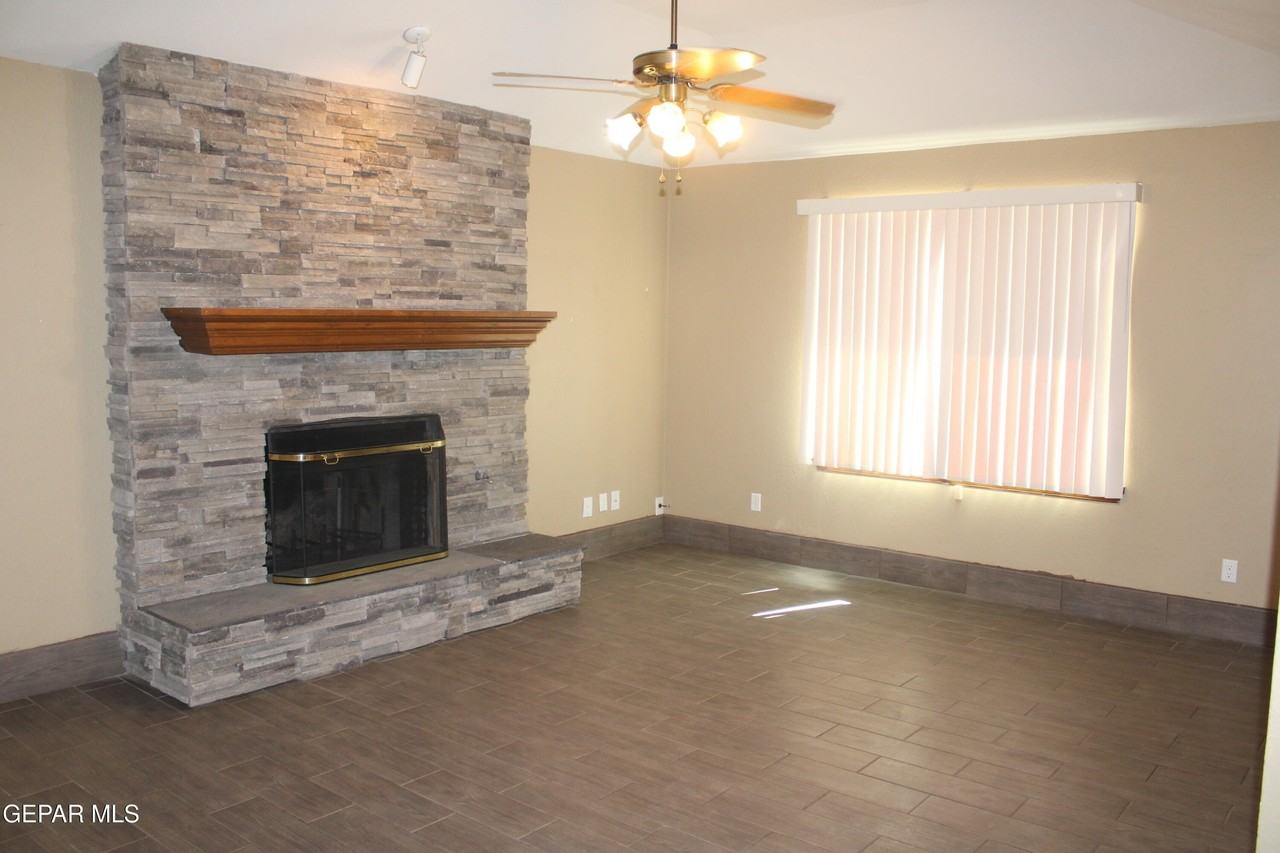 3145 Red Sails Dr - Photo 5 of 26