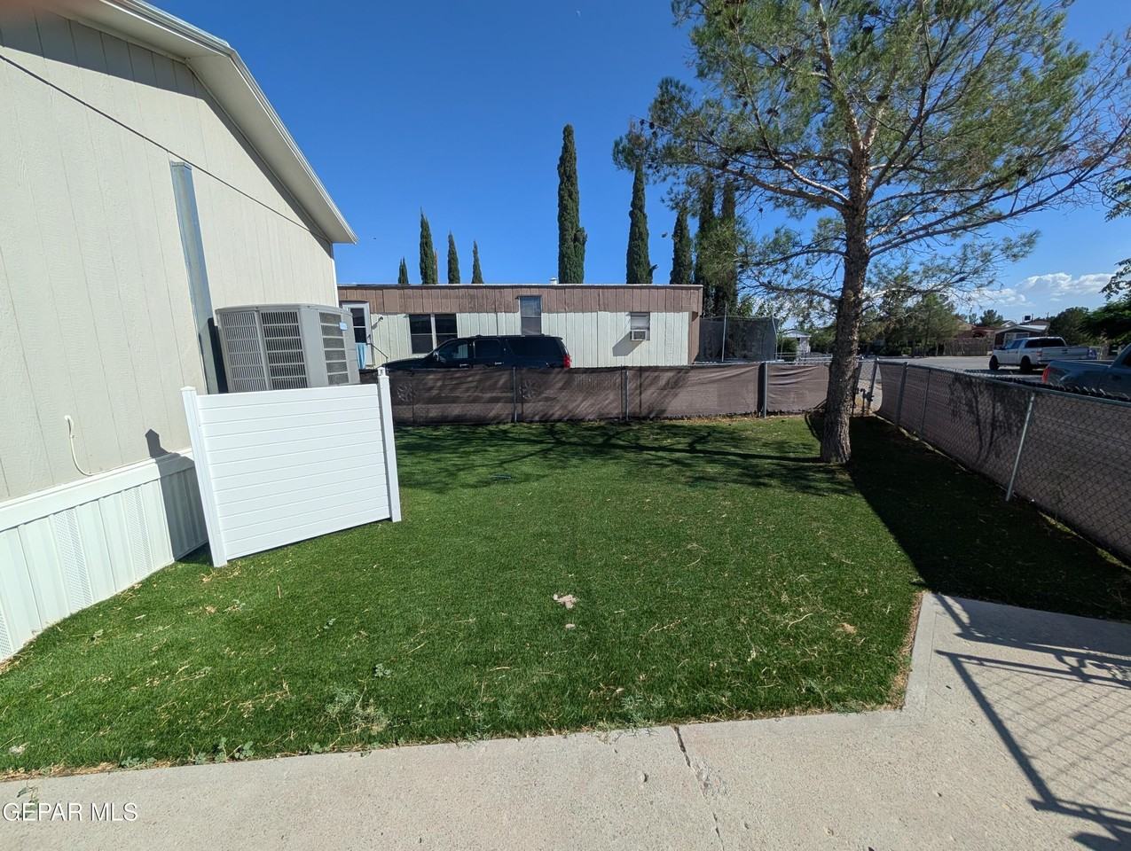 1052 Macadamia Cir - Photo 4 of 15