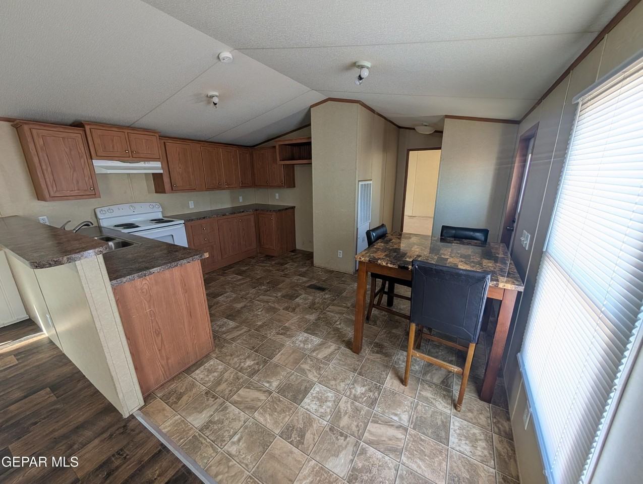 1052 Macadamia Cir - Photo 6 of 15