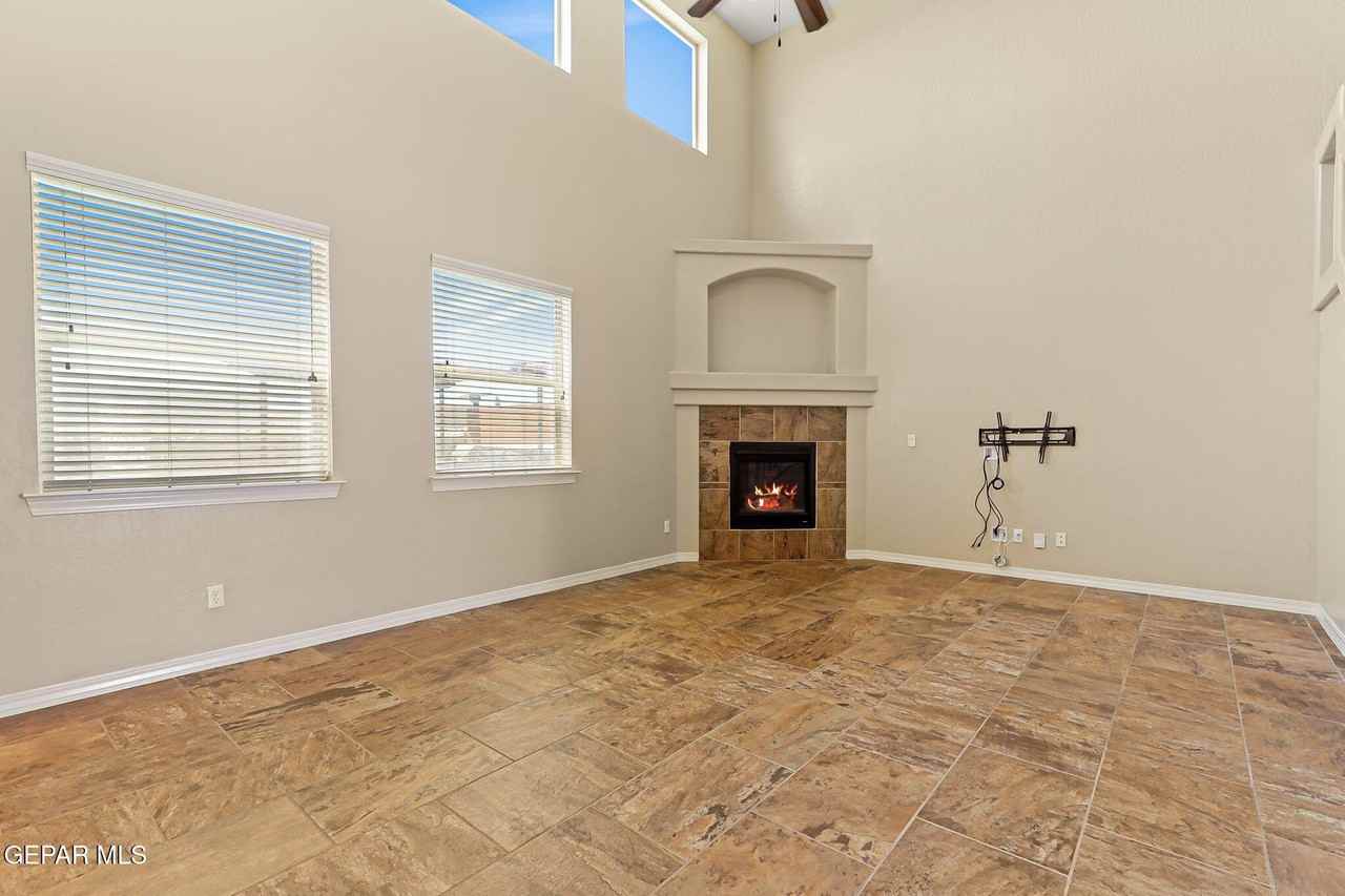 405 Saltford Dr - Photo 4 of 29