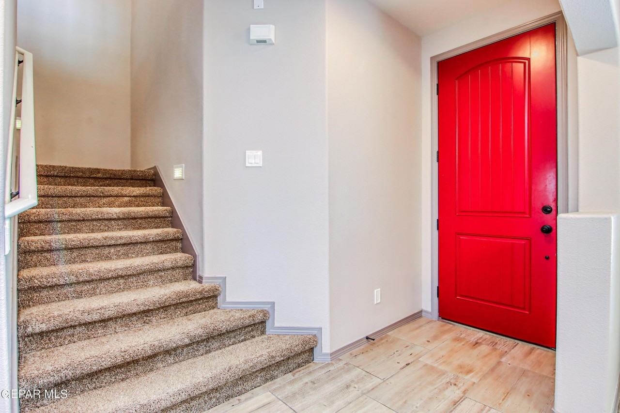 7545 Wolf Creek Dr - Photo 3 of 50