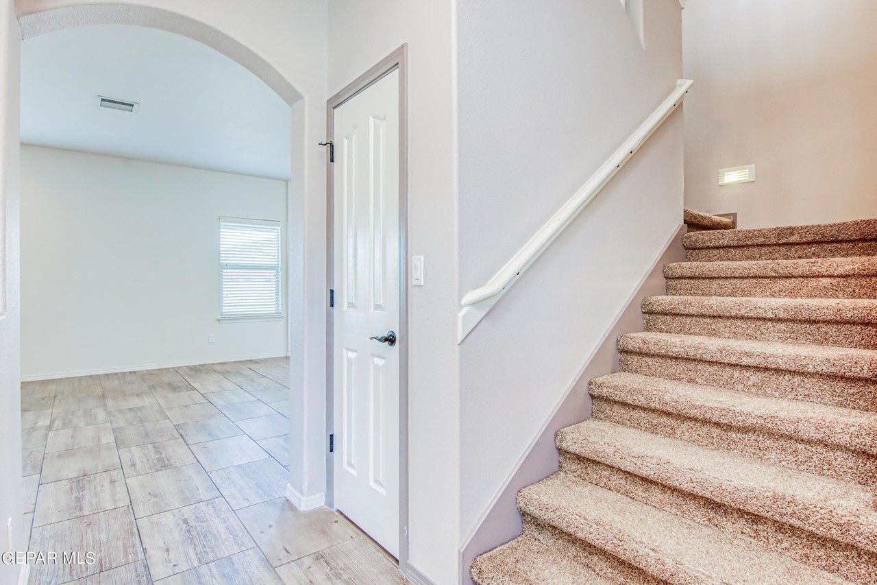 7545 Wolf Creek Dr - Photo 4 of 50