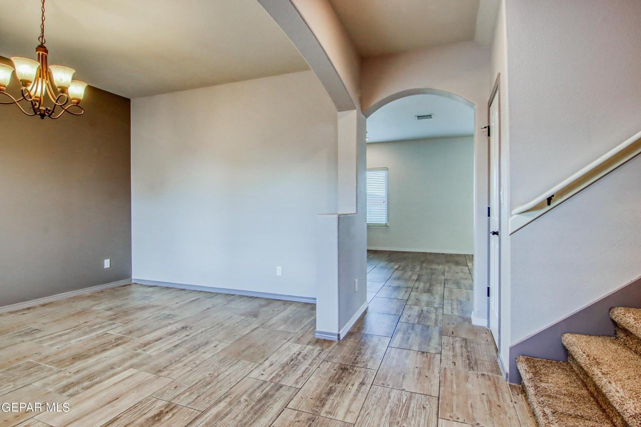7545 Wolf Creek Dr - Photo 5 of 50