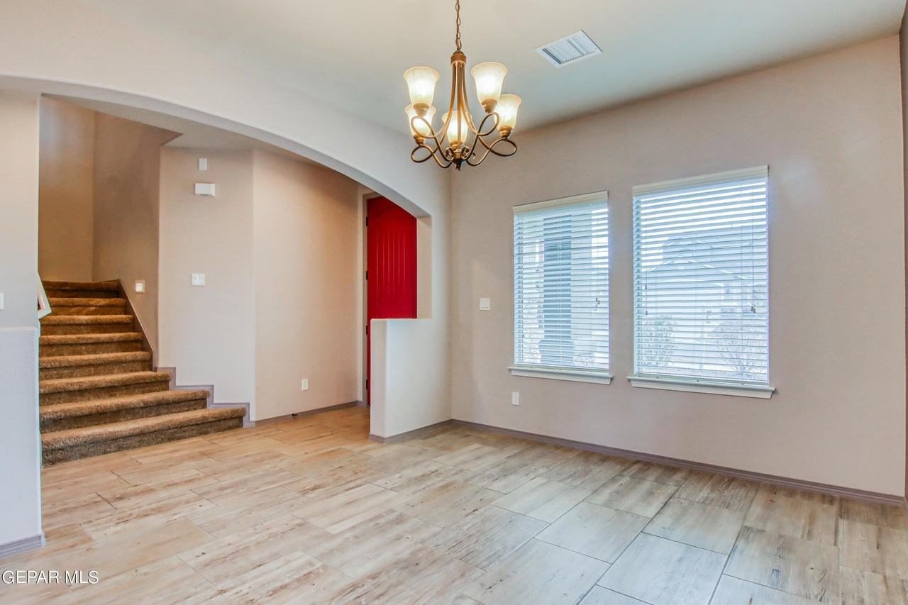 7545 Wolf Creek Dr - Photo 6 of 50