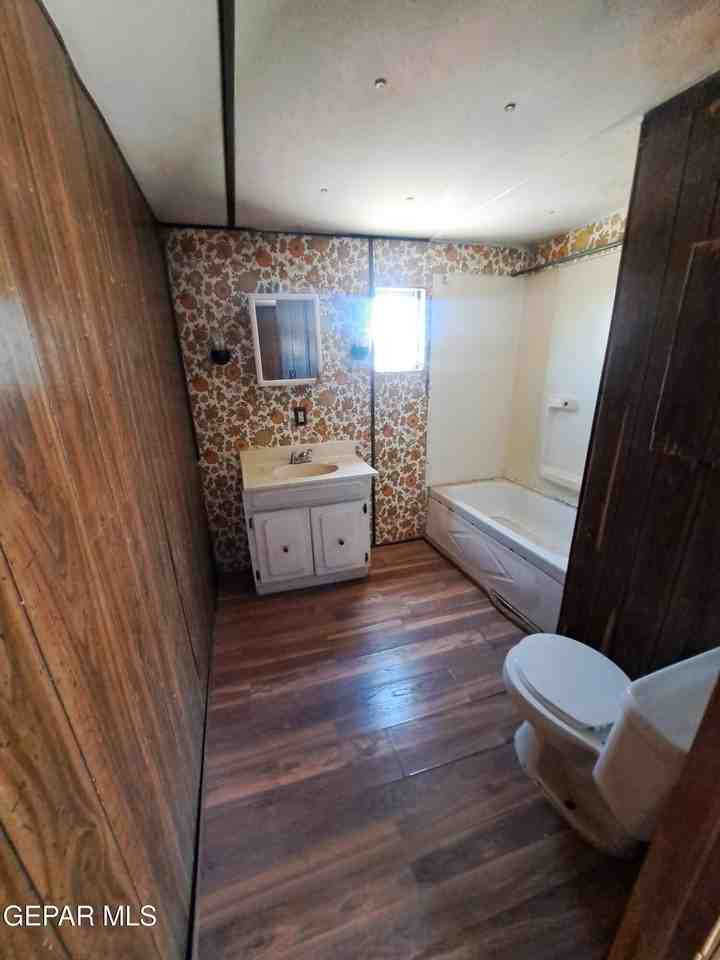 905 Ne Camp St #TR1 - Photo 2 of 8