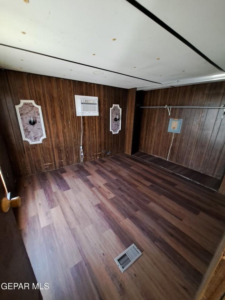 905 Ne Camp St #TR1 - Photo 3 of 8