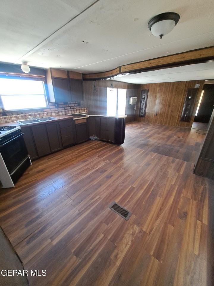 905 Ne Camp St #TR1 - Photo 5 of 8
