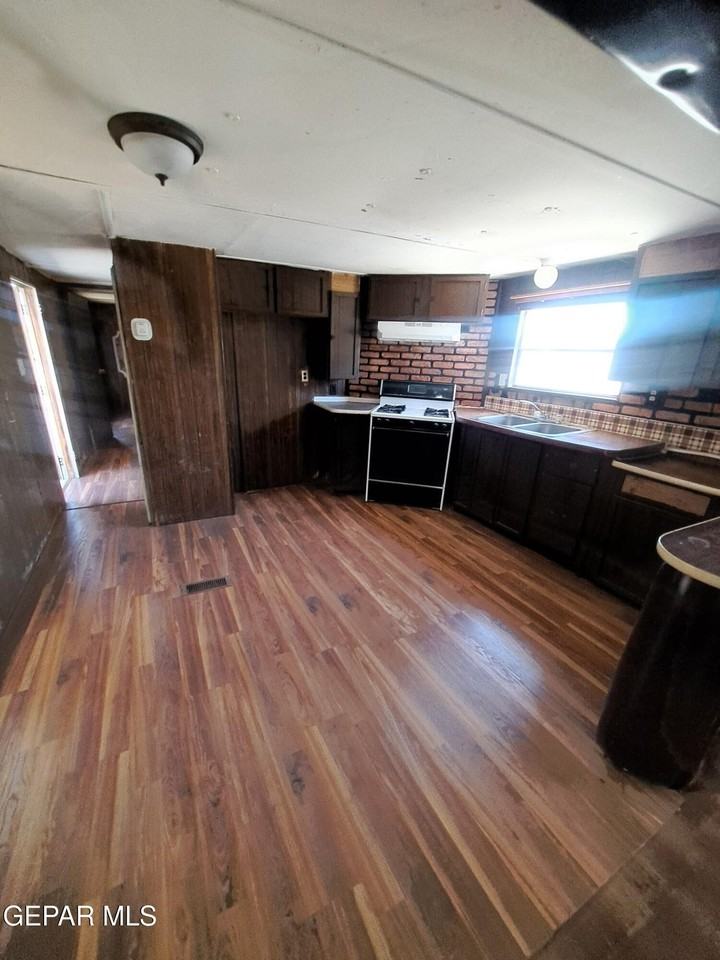905 Ne Camp St #TR1 - Photo 6 of 8