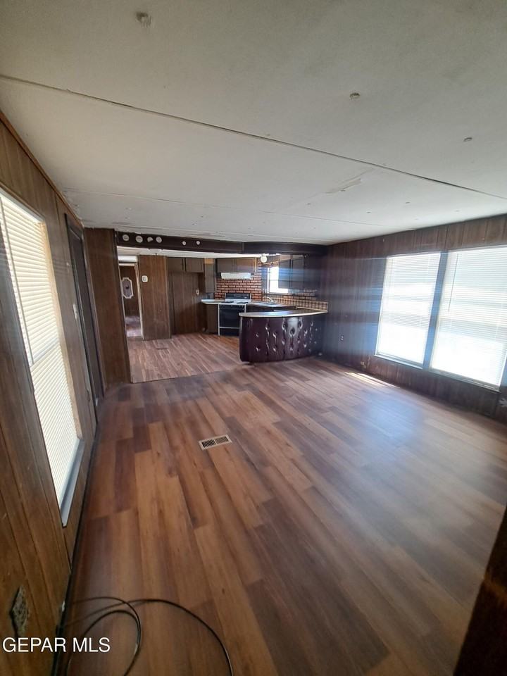 905 Ne Camp St #TR1 - Photo 7 of 8
