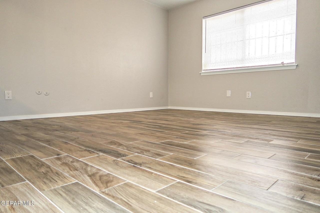 5198 Viceroy Dr #D - Photo 3 of 19