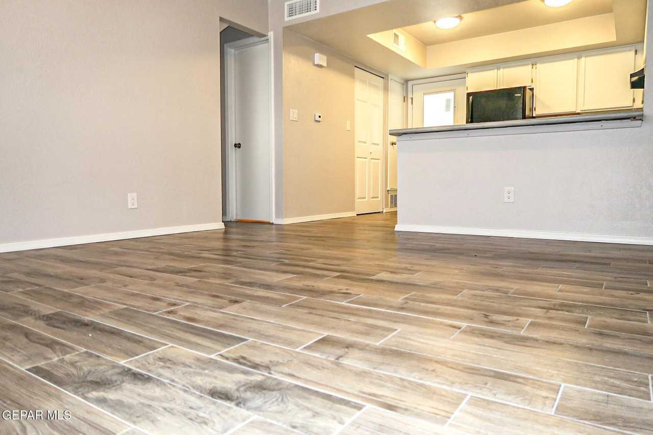5198 Viceroy Dr #D - Photo 5 of 19