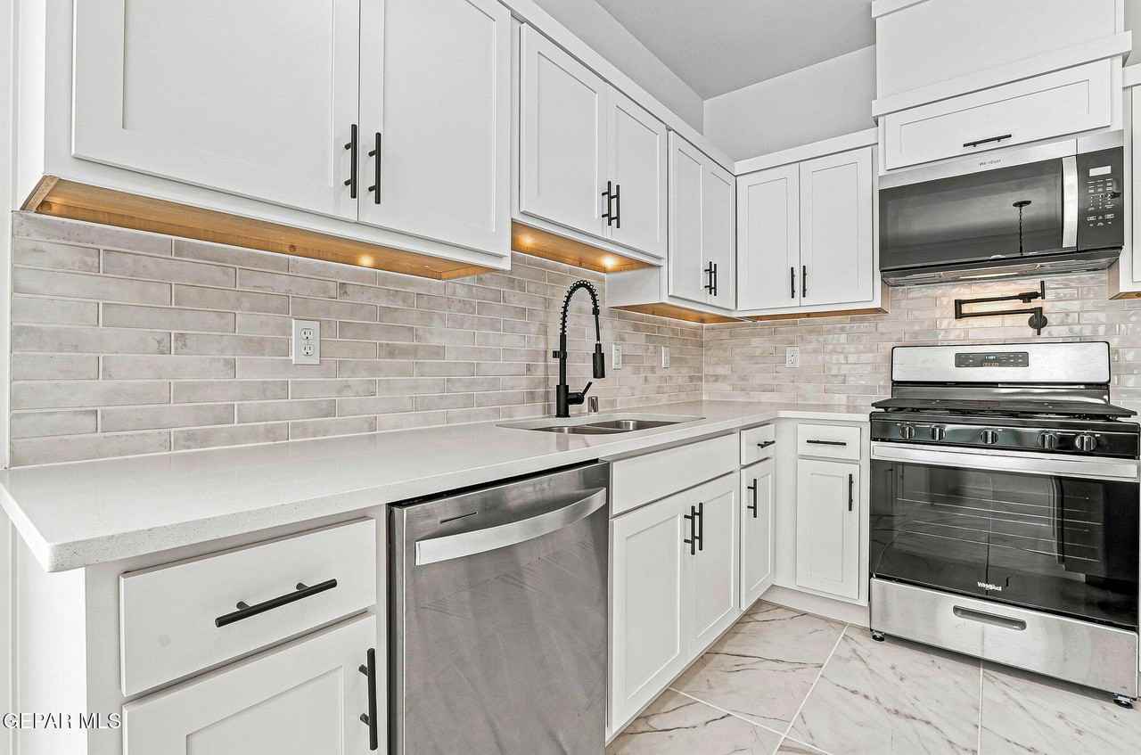 13909 Paseo Perlas Dr - Photo 6 of 46
