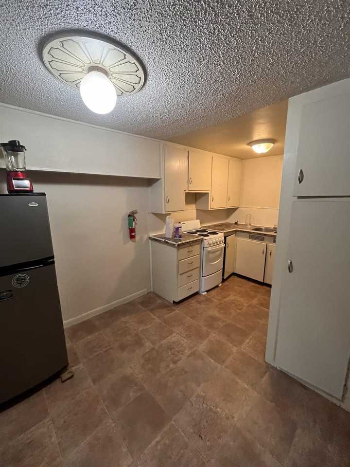 1901 Mary Ann St #8 - Photo 3 of 6