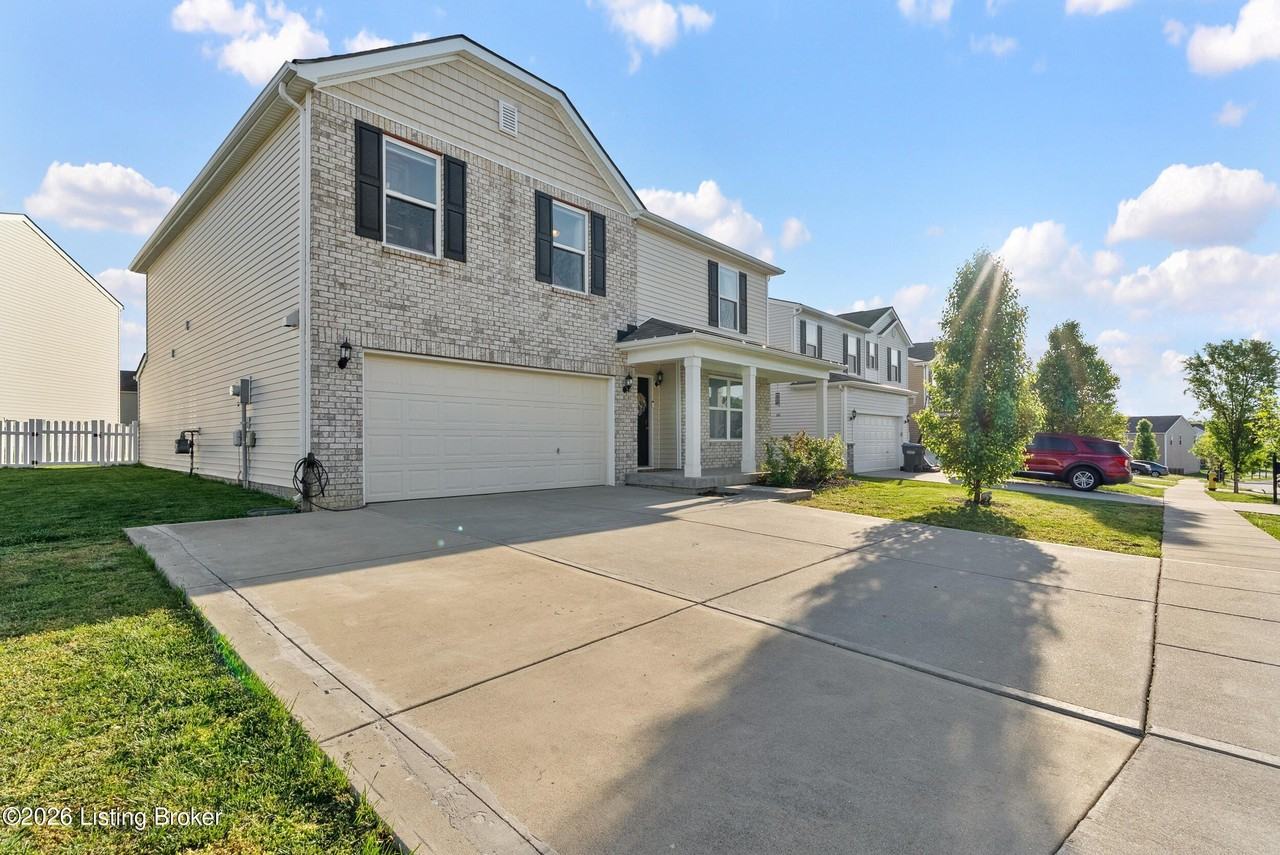 11723 Trottingham Cir - Photo 2 of 31