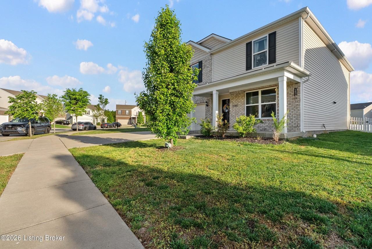 11723 Trottingham Cir - Photo 4 of 31
