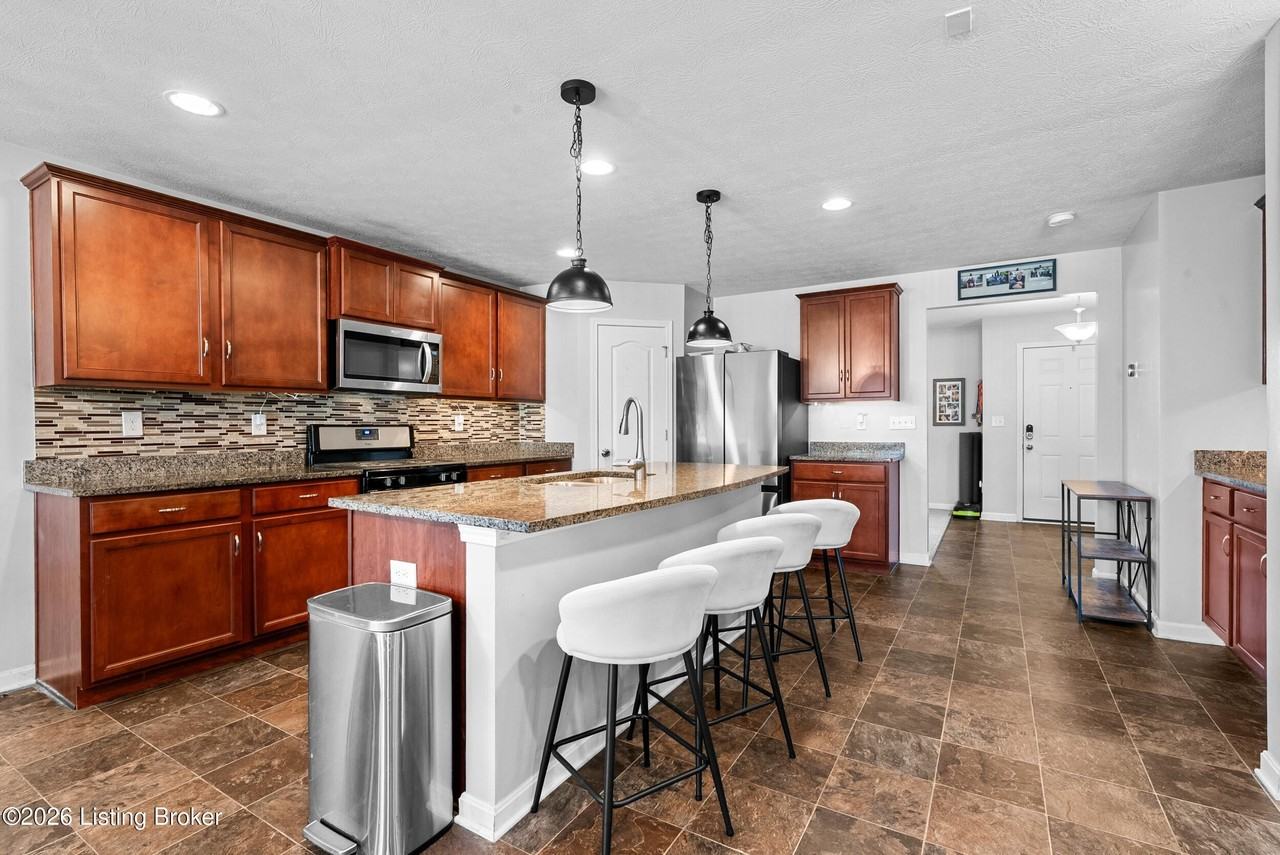 11723 Trottingham Cir - Photo 5 of 31