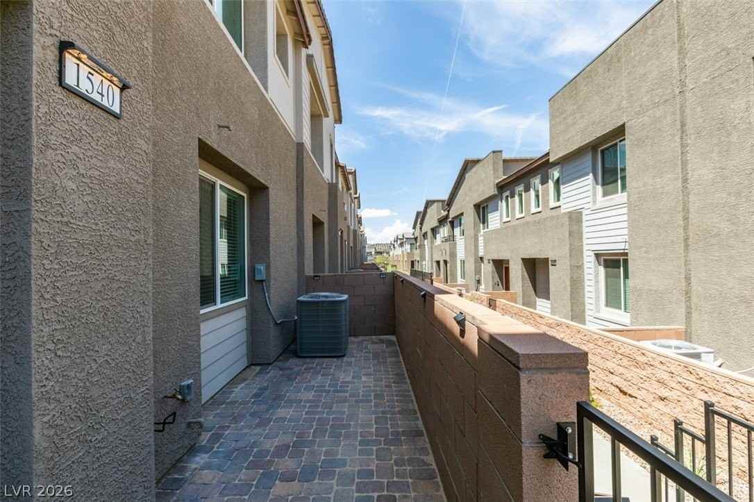 1540 Maya Crossing Ave - Photo 3 of 37
