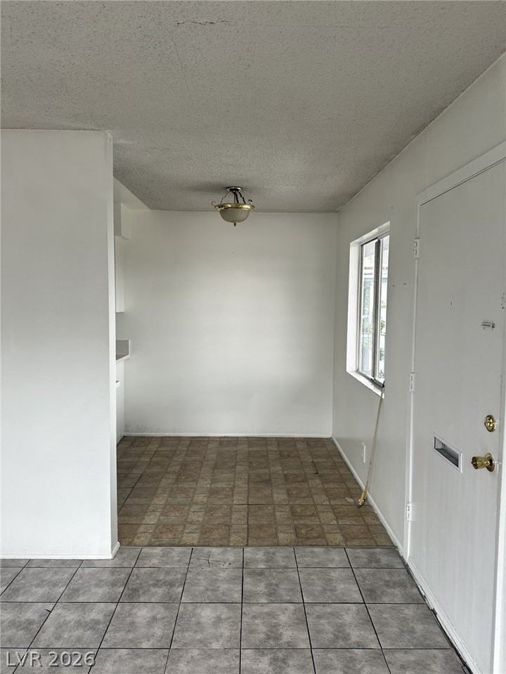 115 W New York Ave #17 - Photo 2 of 7
