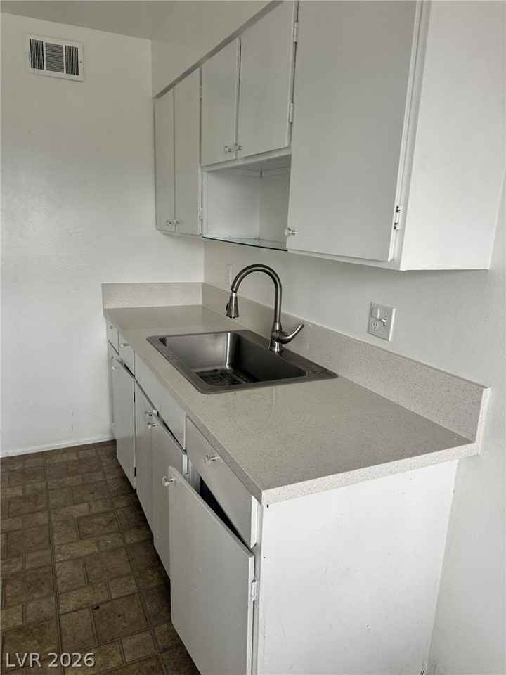 115 W New York Ave #17 - Photo 4 of 7