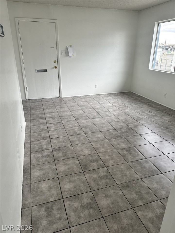 115 W New York Ave #17 - Photo 5 of 7