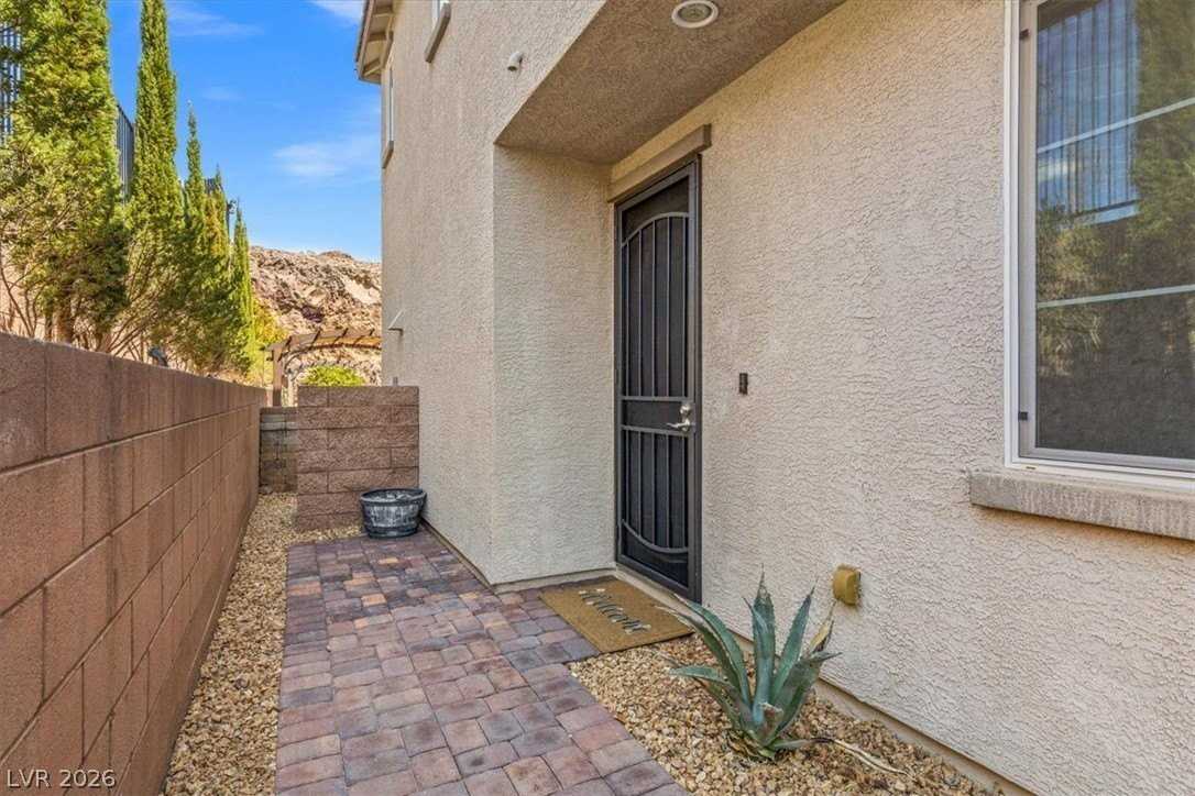 176 Brighton Hills Ave - Photo 3 of 41