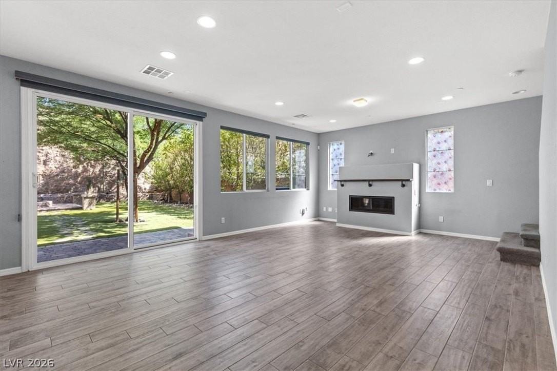176 Brighton Hills Ave - Photo 5 of 41