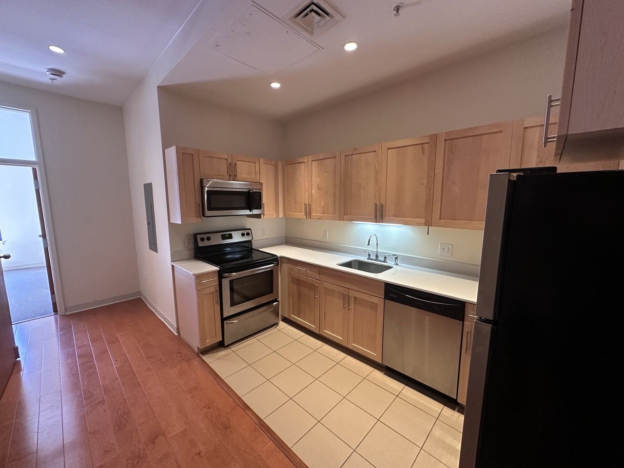 410 Washington St #403 - Photo 3 of 11