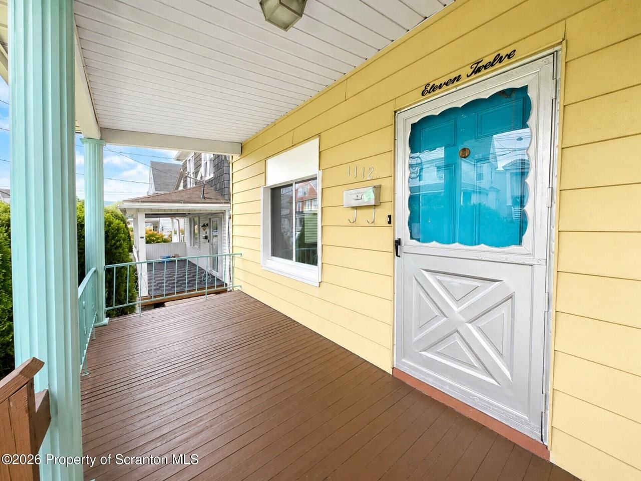 1112 W Elm St - Photo 2 of 19