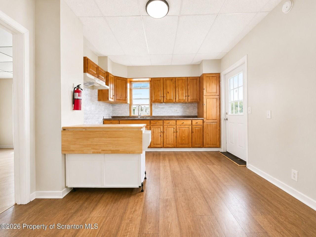 1112 W Elm St - Photo 6 of 19