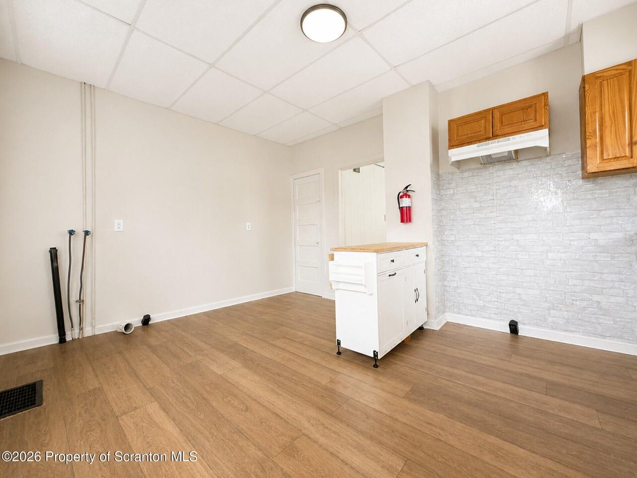 1112 W Elm St - Photo 7 of 19