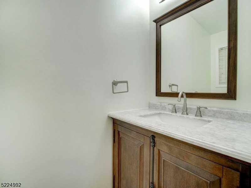 402 Marten Rd - Photo 7 of 19