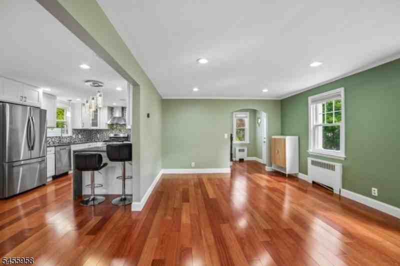 47 W Lawn Rd - Photo 7 of 41